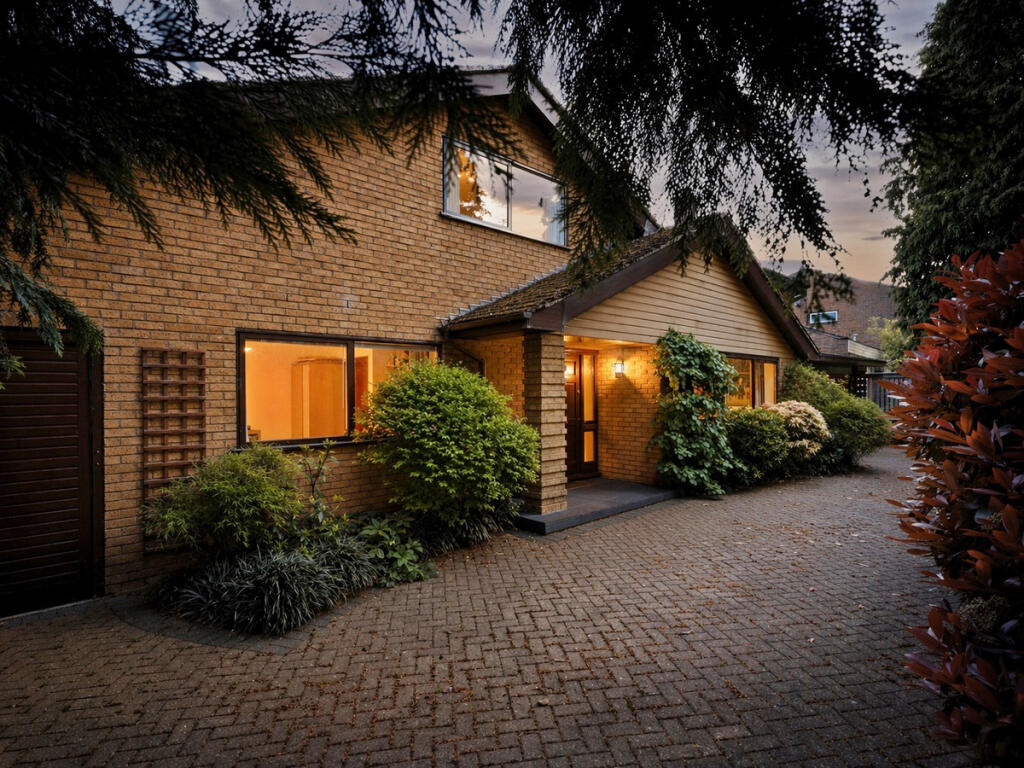 Main image of property: Hawkesworth Drive, Kenilworth, CV8