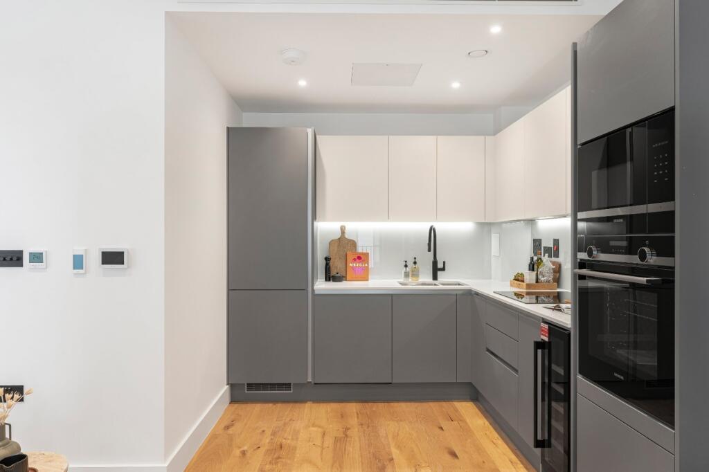 Apartment in London - View 3