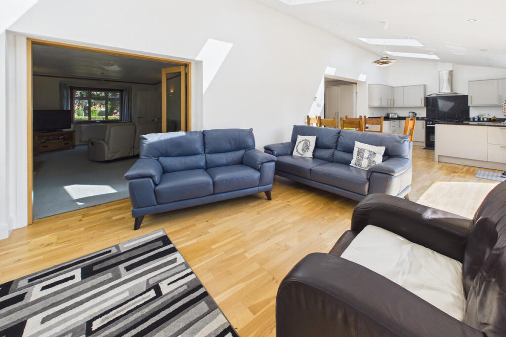House in Hemel Hempstead - More