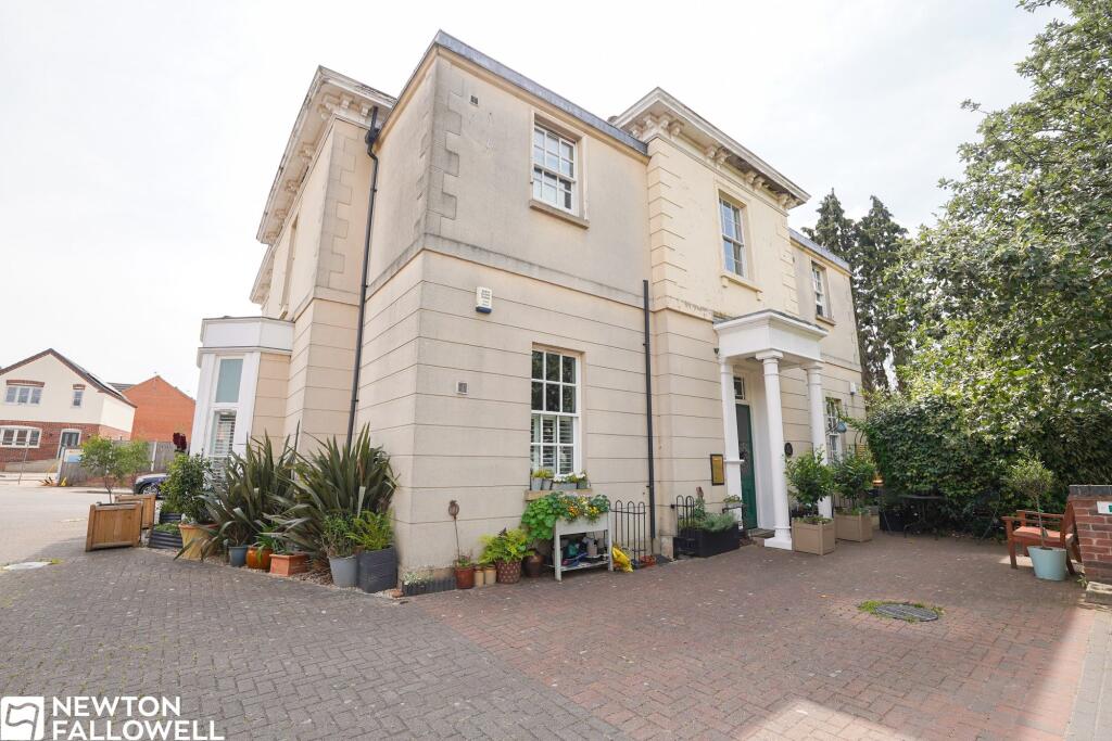 Main image of property: Hollymount, Retford, DN22