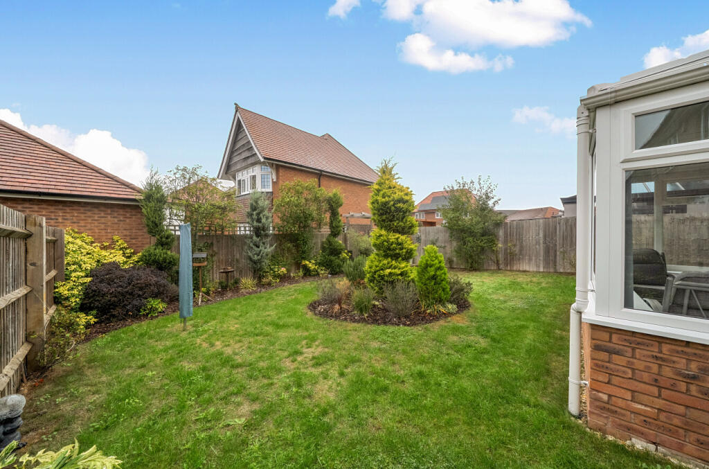 Sapphire Road, Abbey Farm, Swindon, SN25 photo 4