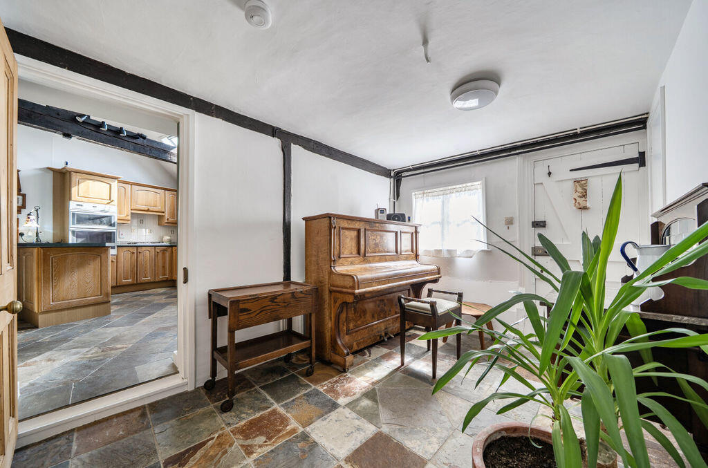 House in Tonbridge and Malling, Red Hill, Wateringbury - More