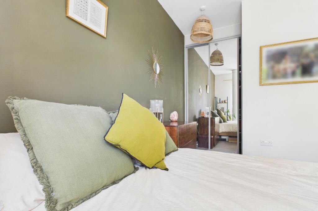Apartment in Maidenhead, Cordwallis Park, North Town - View 5