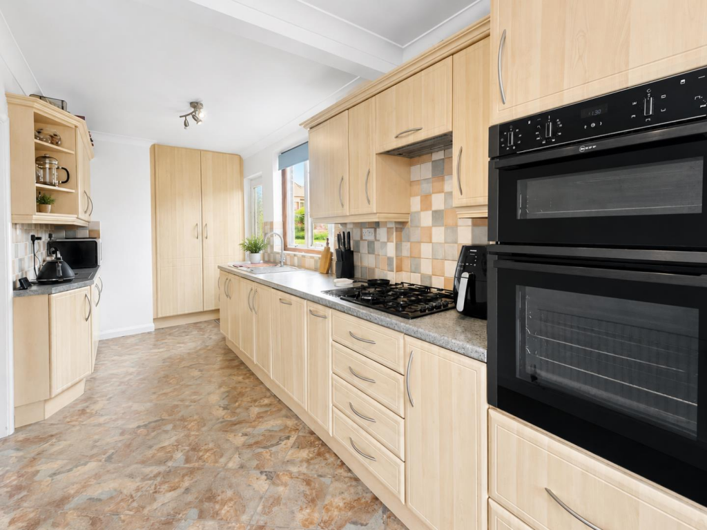 House in Northampton, West Northamptonshire - View 5