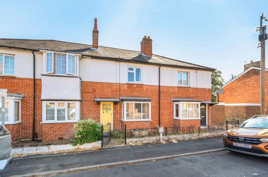 2-bed terraced on Balmoral Road, Andover, SP10 3HY, £280,000