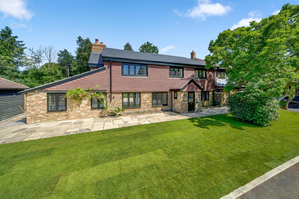 Main image of property: PADDOCK GROVE, EFFINGHAM, (OPPOSITE GOLF CLUB) KT24