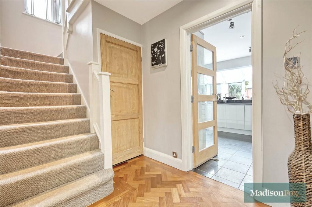 Millwell Crescent, Chigwell, Essex, IG7 – pohled 5