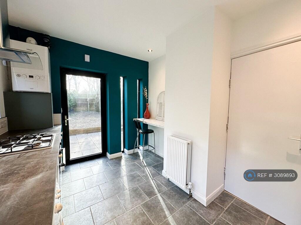 Apartment in Newcastle upon Tyne - View 5