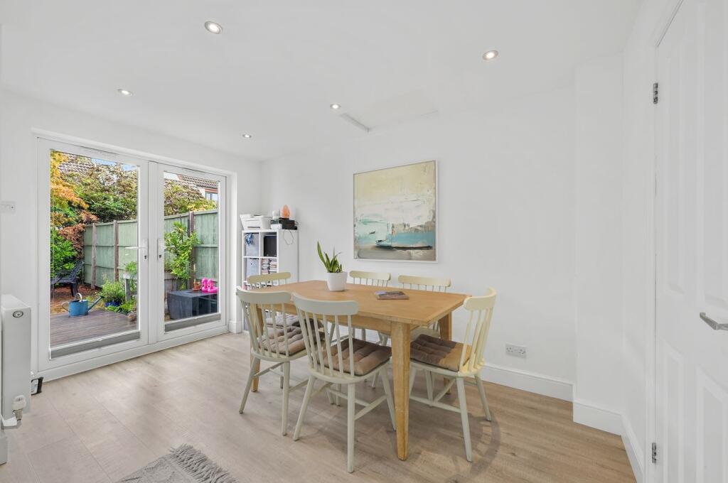House in Elmbridge, Weybridge - View 4