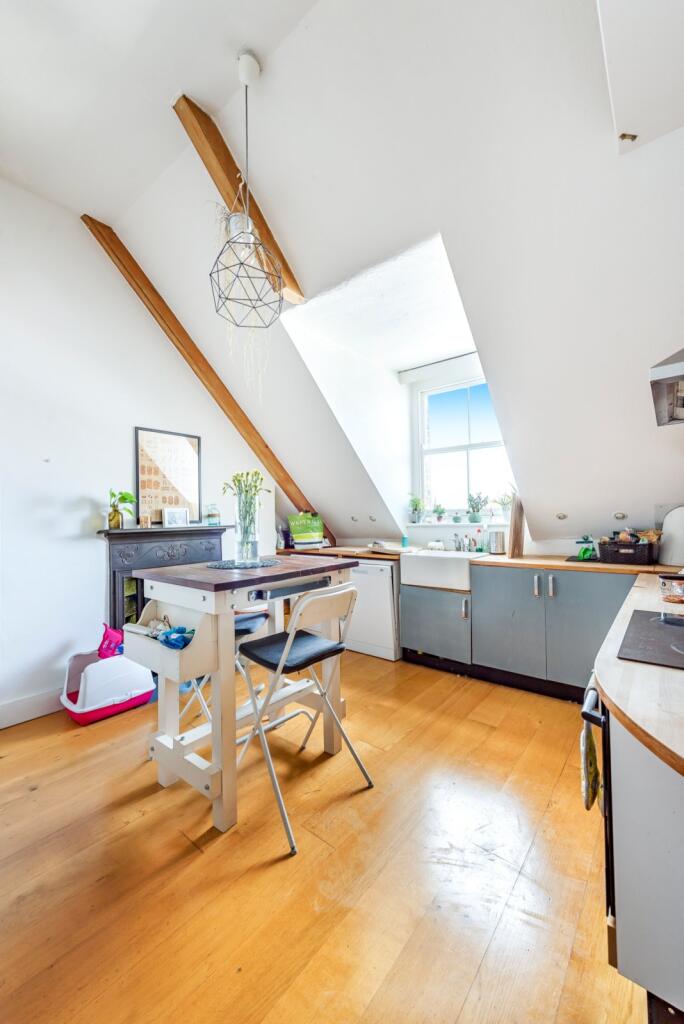 Apartment in London - More