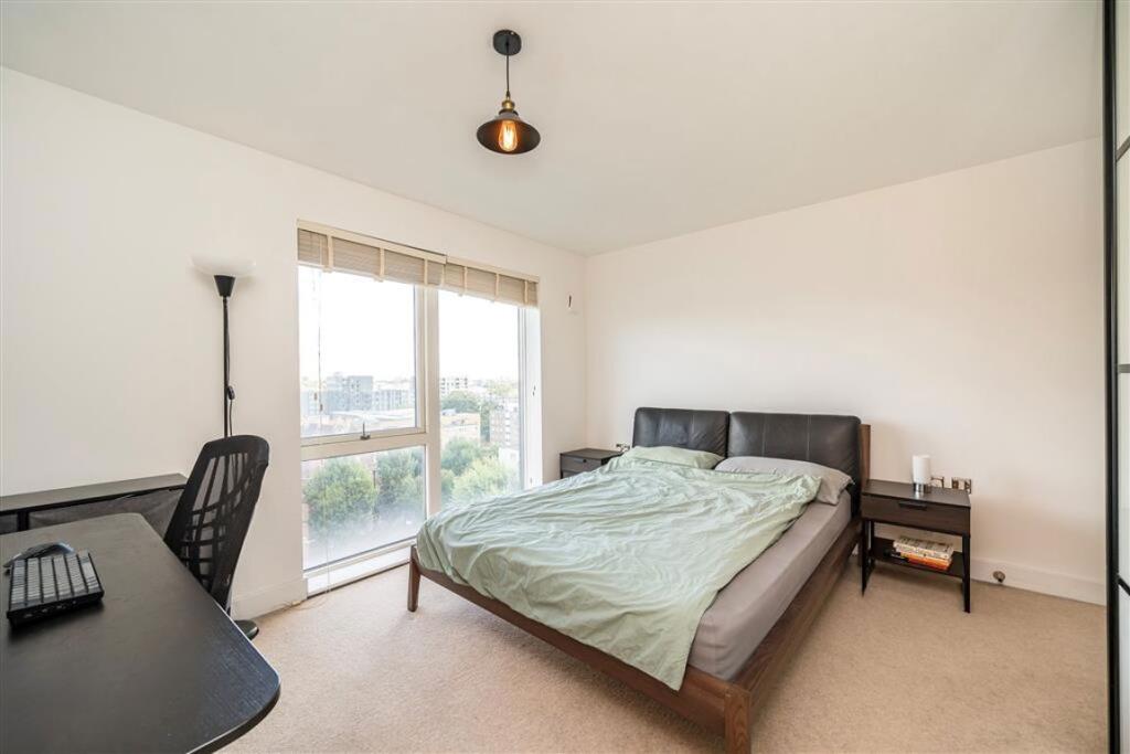 Apartment in London - More
