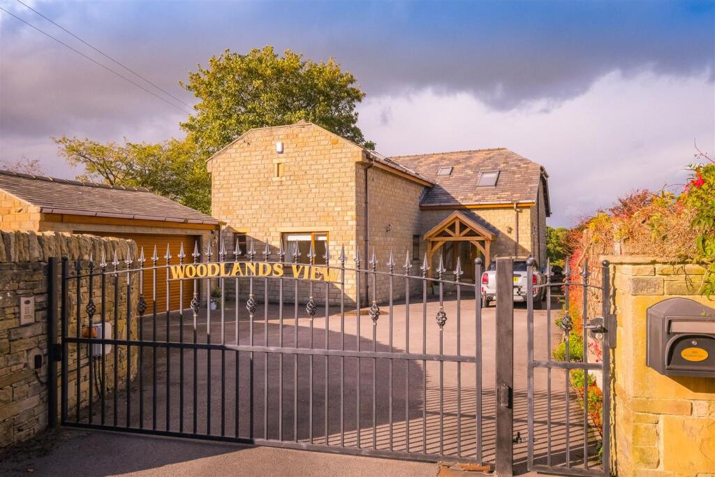 5-bed detached on Woodlands View, Bramley Lane, Hipperholme, £925,000