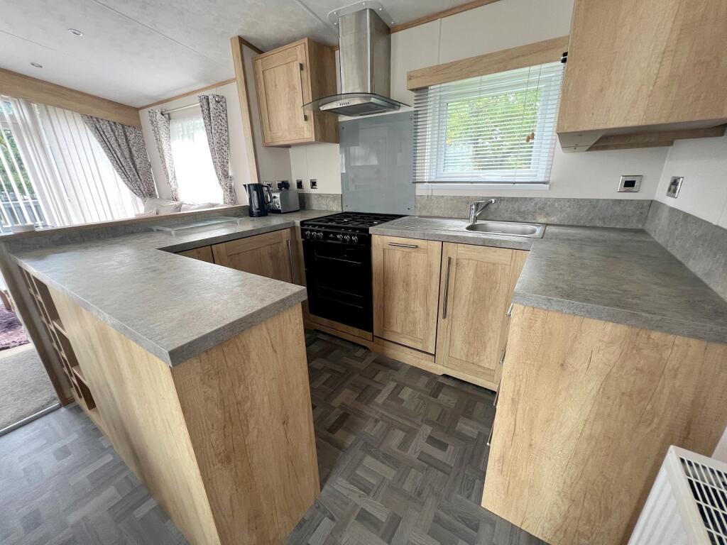 Bashley Caravan Park, Sway Road, New Milton, Hampshire. BH25 5QR photo 3
