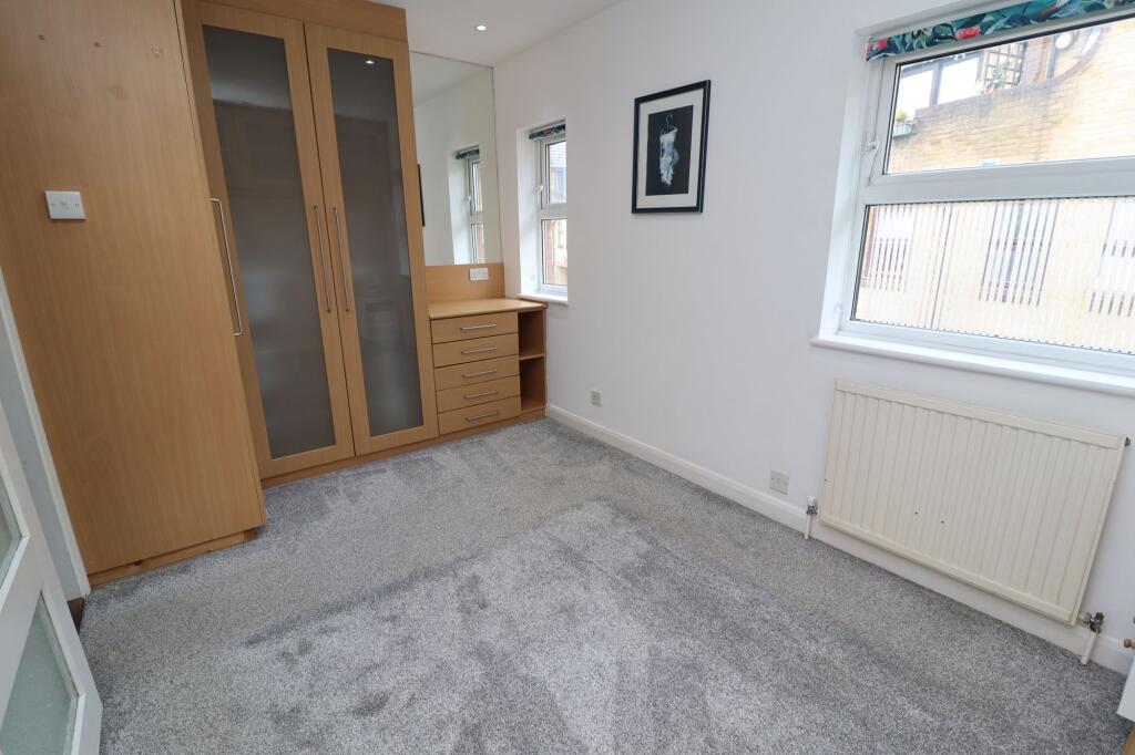 2 bedroom end of terrace house for rent