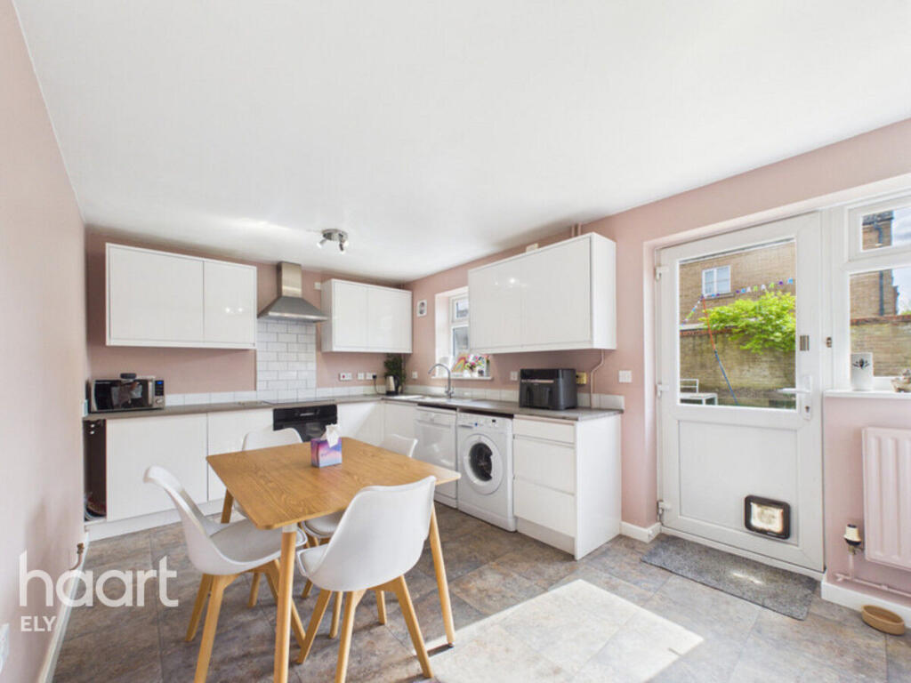 3-bed semi-detached on Columbine Road, Ely, £320,000