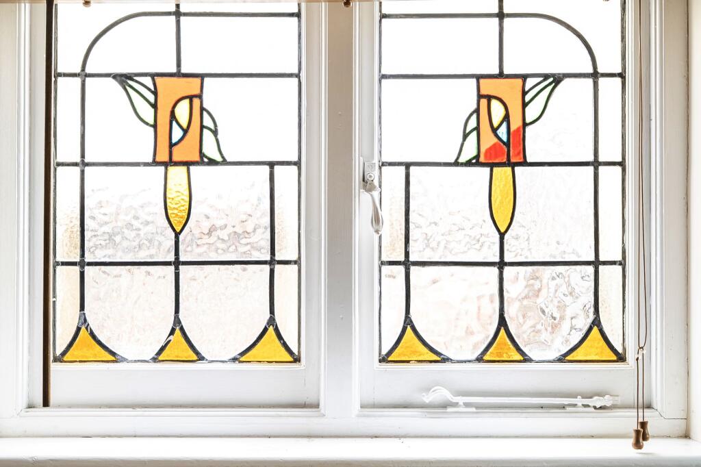 House in Dacorum, Kings Langley - More