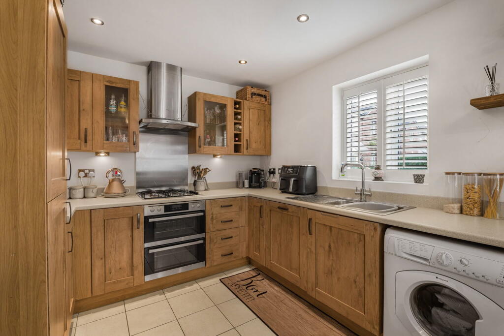 House in Gloucester - View 4