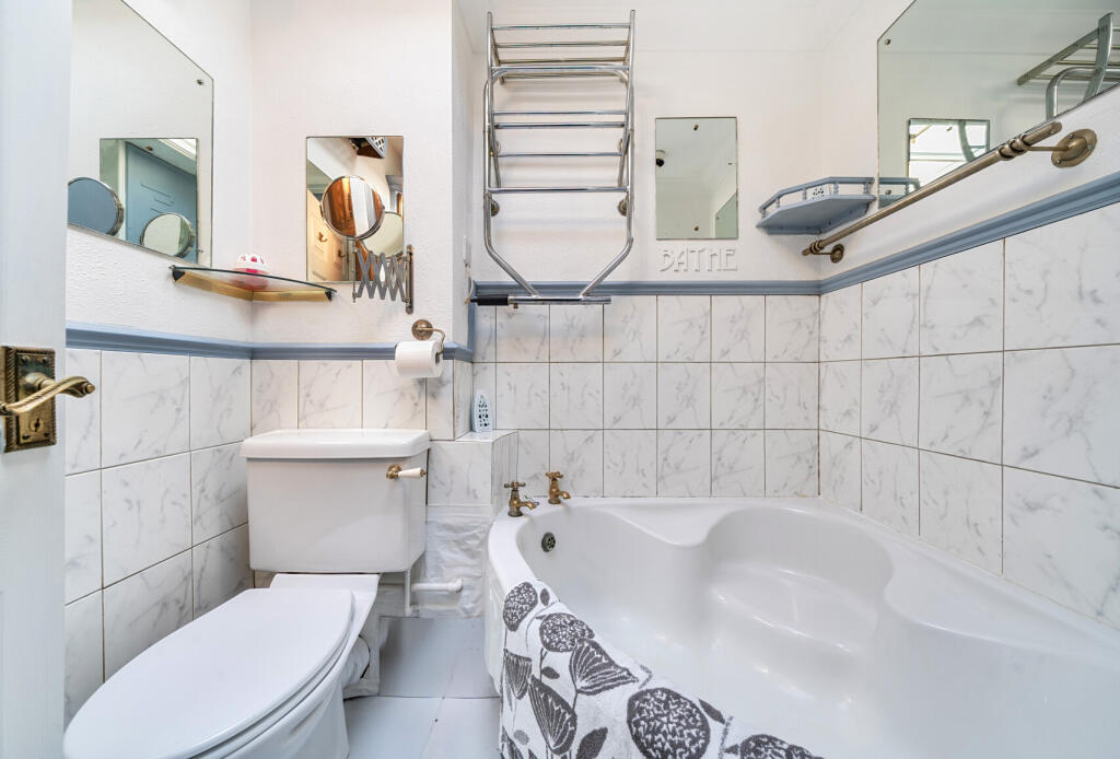 Apartment in London, Woodcote, Woodcote Green - More