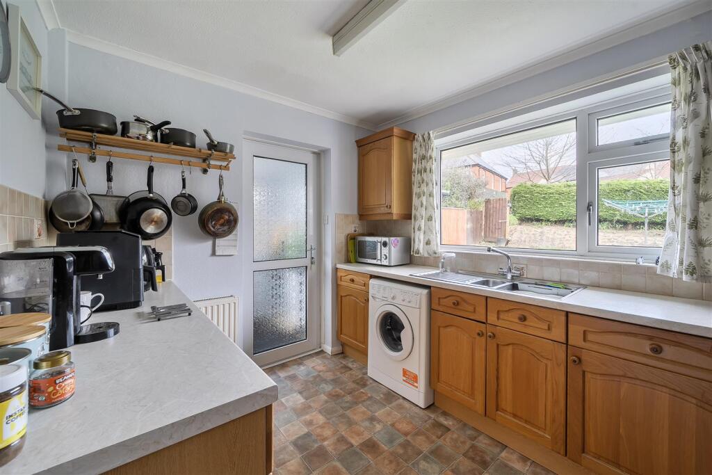 Fosseway Close, Axminster, Devon photo 3