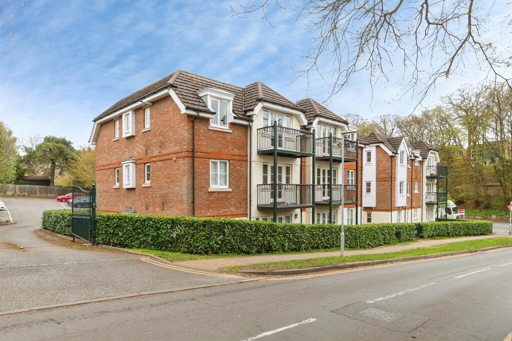 Main image of property: Canonsfield Road, Welwyn
