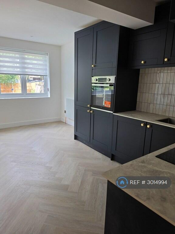 Apartment in Dartford - View 3