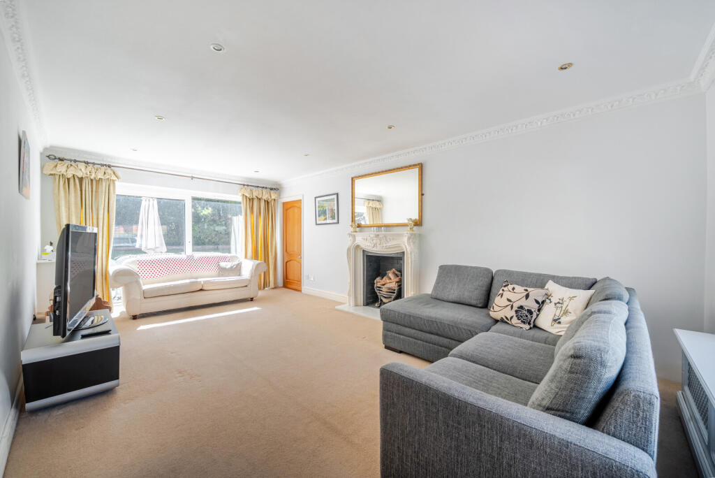 Lebanon Drive, Cobham, KT11 – pohled 2