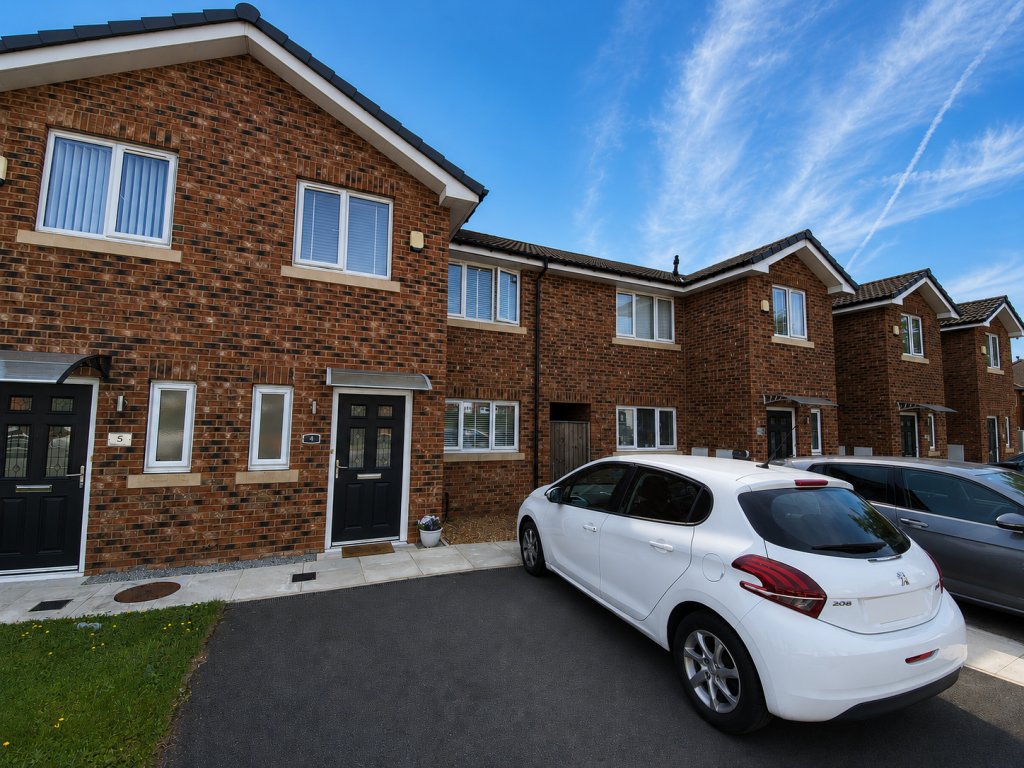 3-bed house on 4 Green View Terrace, Foxdenton Lane, Chadderton OL9 9FW, £269,950