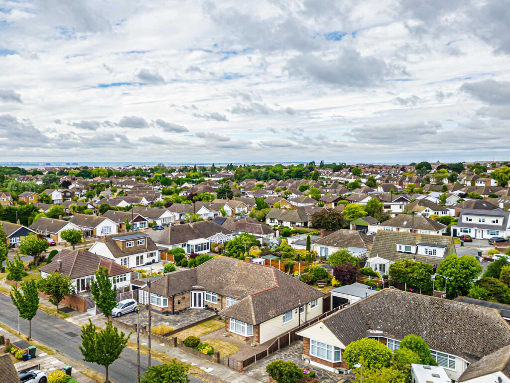 Chelsworth Crescent, Southend-on-Sea, SS1 photo 2