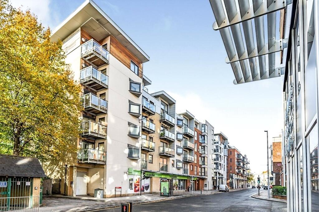 Main image of property: High Street, Southampton, Hampshire, SO14