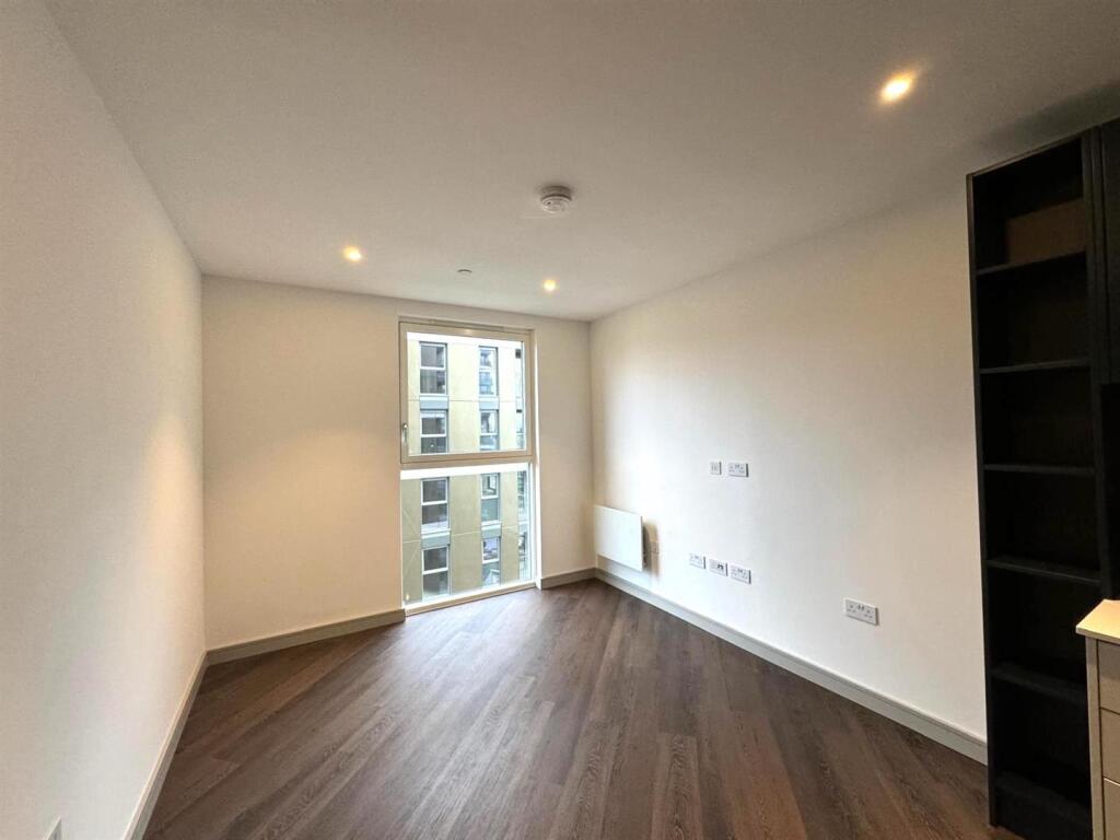 Apartment in Spelthorne, Birch Green, Staines-upon-Thames - View 5