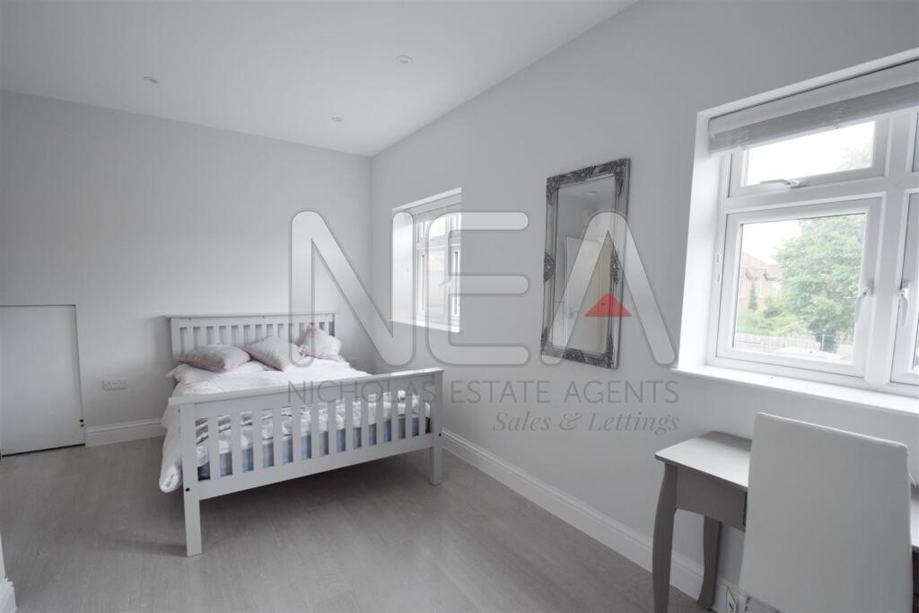 St. Johns Road, Caversham, Reading - View 3