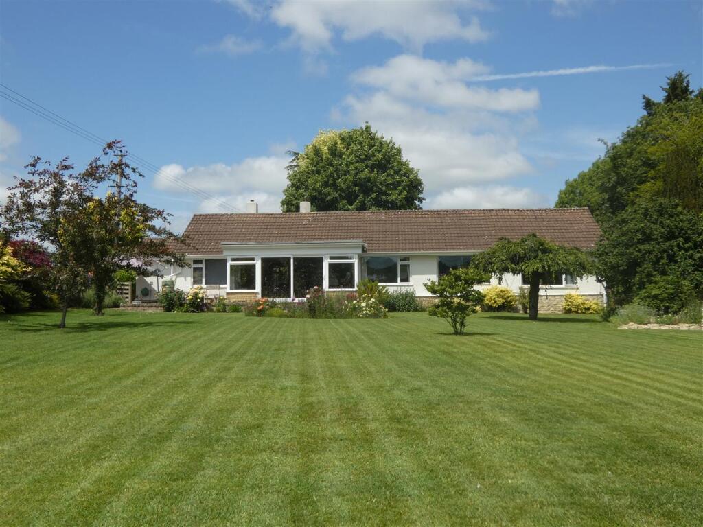 3-bed detached on Musbury Lane, Marnhull, Sturminster Newton, £675,000