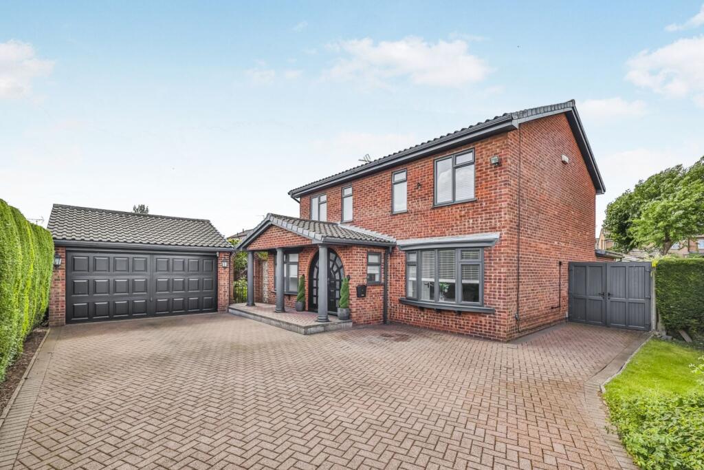 4-bed detached on Hollythorpe Place, Nottingham, NG15, £520,000