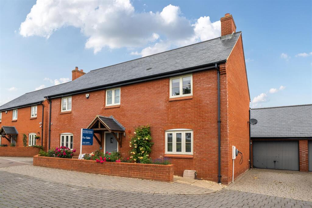 4-bed detached on Paddock View, Old Stratford, MK19, £600,000