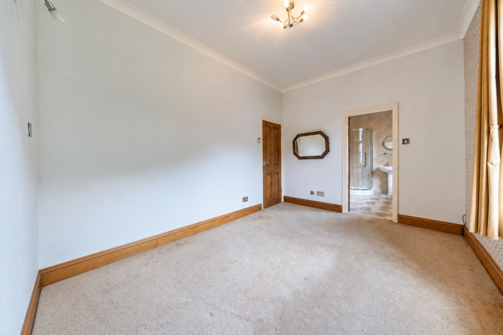 House in Halifax - View 5