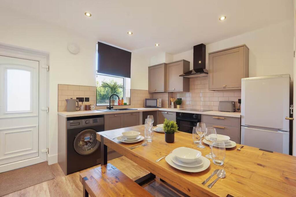 House in Sheffield, South Yorkshire - View 3