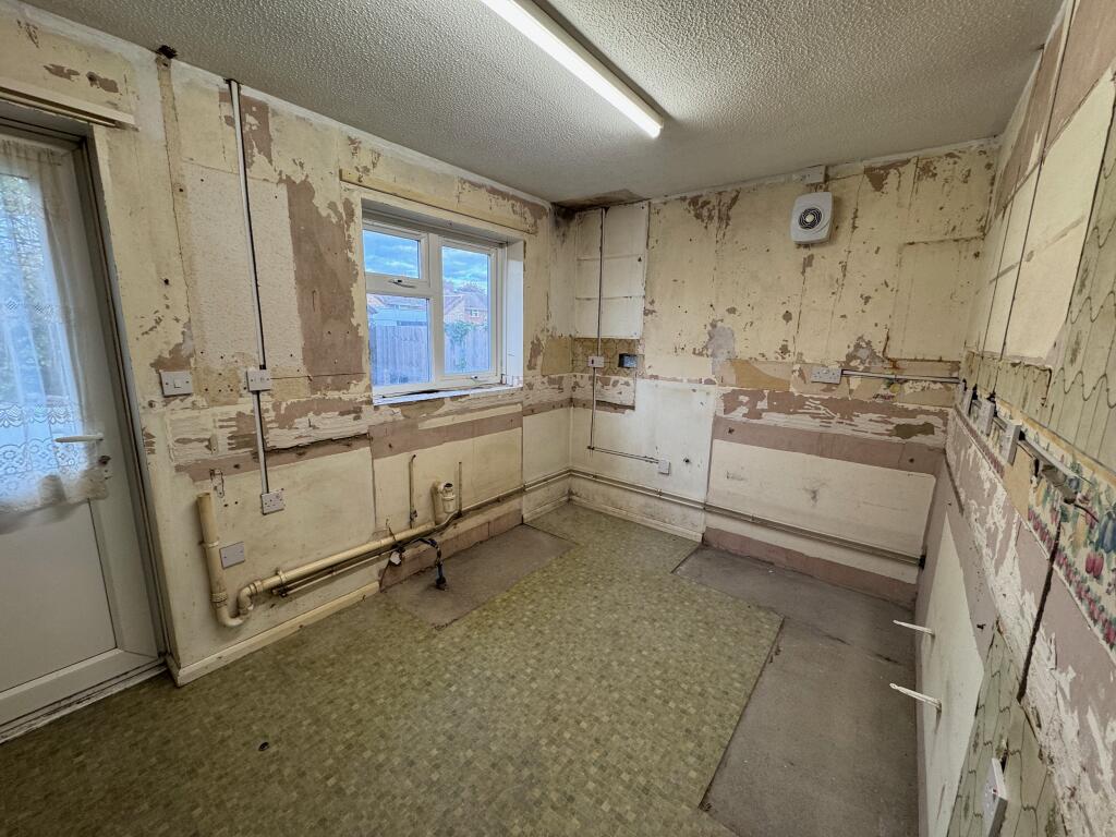 50 Bushmead Road, Eaton Socon, St. Neots PE19 8GR photo 3
