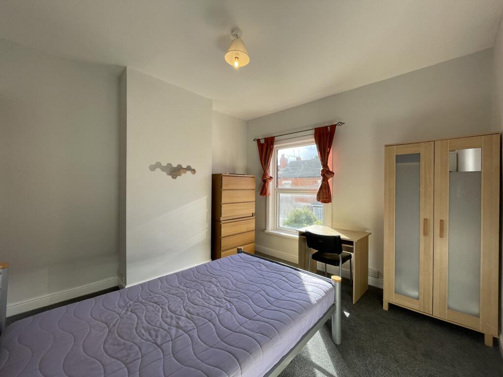 4 bedroom semi-detached house for rent