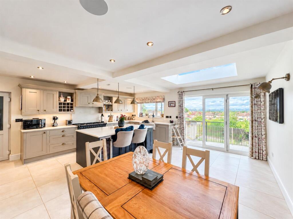 House in Stoke-on-Trent - More