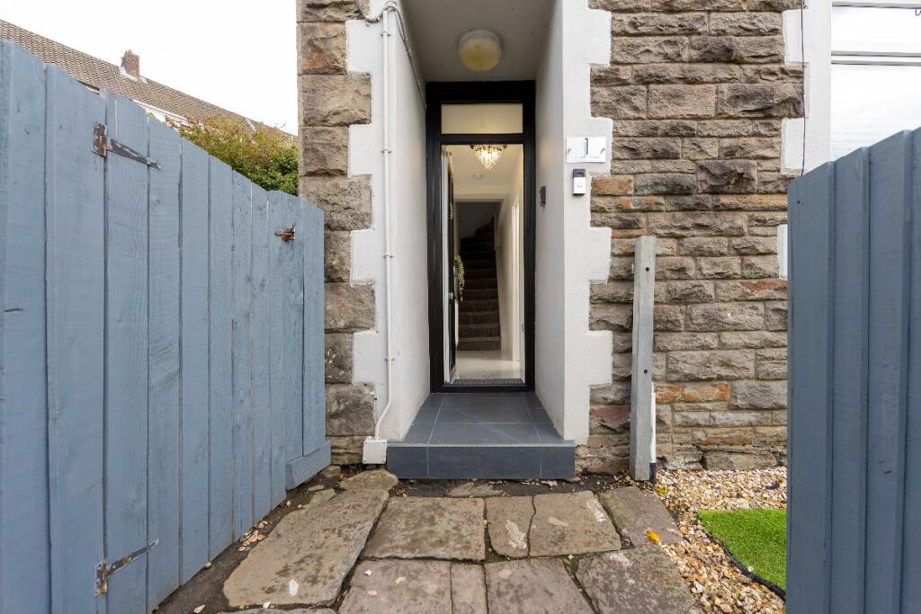 Glan-yr-Afon, Treharris photo 4