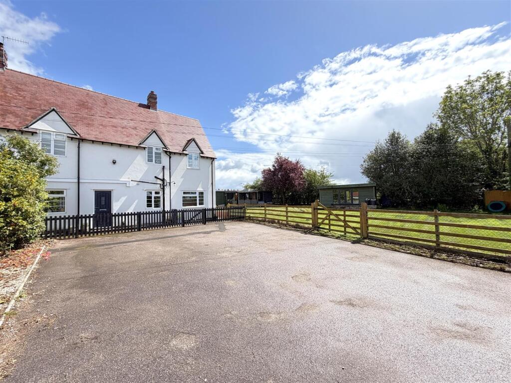Main image of property: Asps Cottages, Banbury Road, Warwick