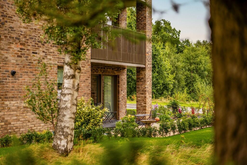 Main image of property: School Drive,
Glasgow,
G13 1FQ