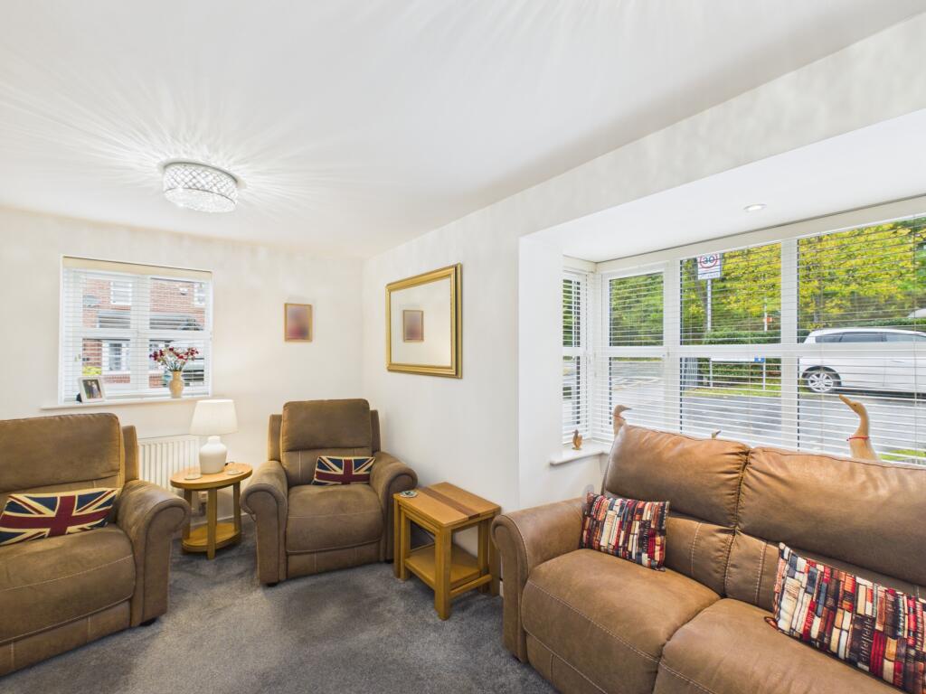Peak Forest Close, Hyde, SK14 4XD photo 4