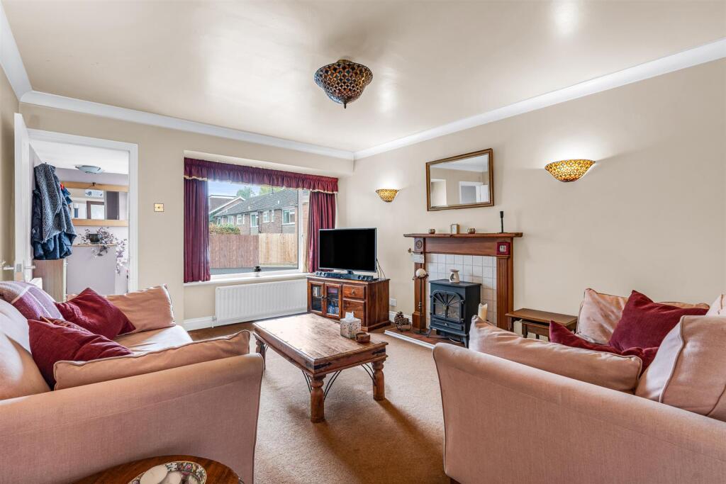 St. Michaels Close, Harpenden photo 2
