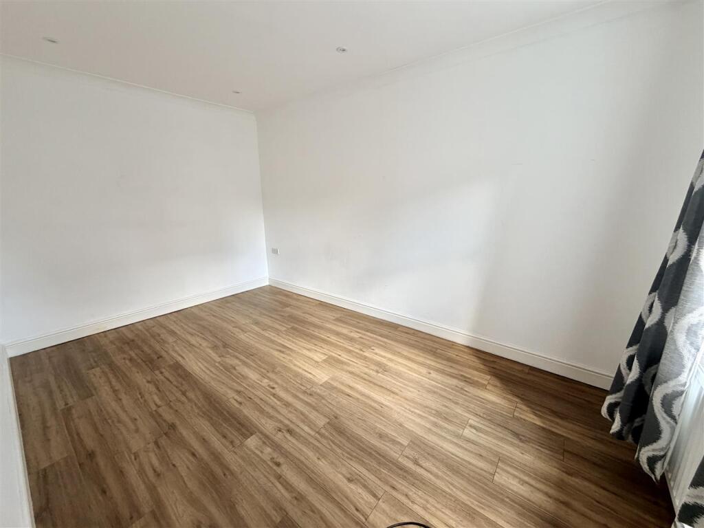 House in Glanamman, Twynmynydd, Cwmamman - View 5