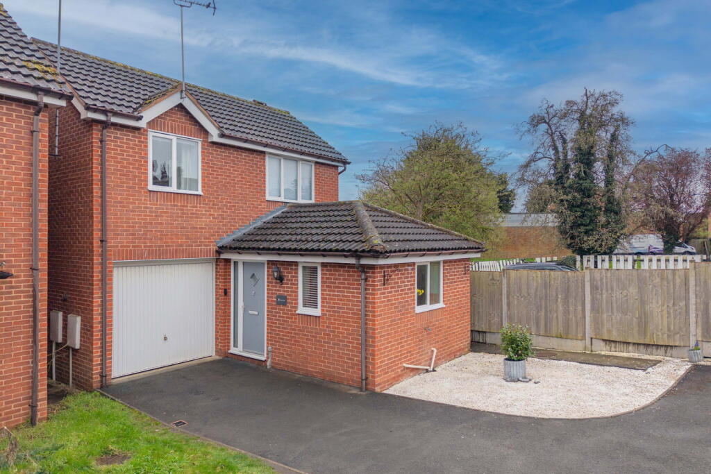 Main image of property: Haydon Close, Studley, B80 7SP
