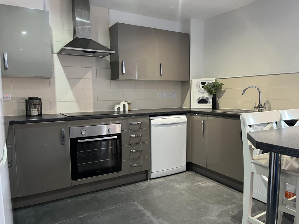 Lord Tennyson // 4 Bed & 4 Bath // Ensuites // June 2027
