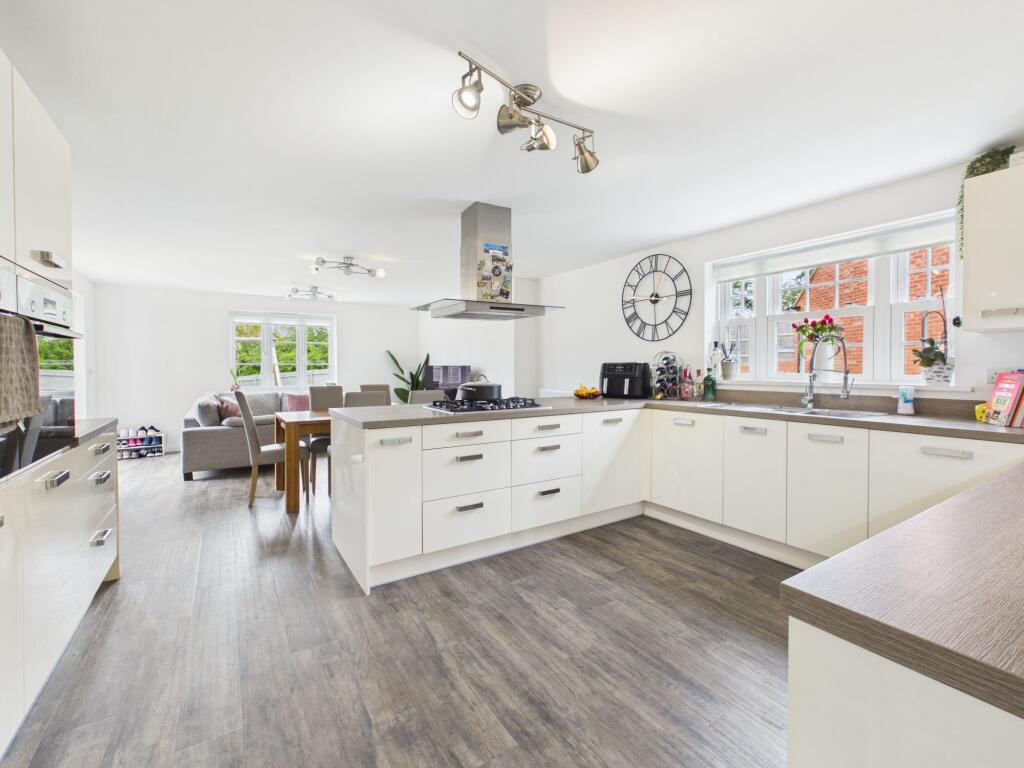 House in Silverstone, West Northamptonshire - View 2