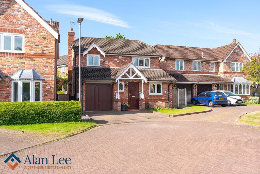 3-bed detached on 7 Hamble Way, £415,000