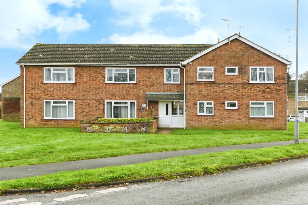 2-bed flat on Hawthorns, King's Lynn, £110,000